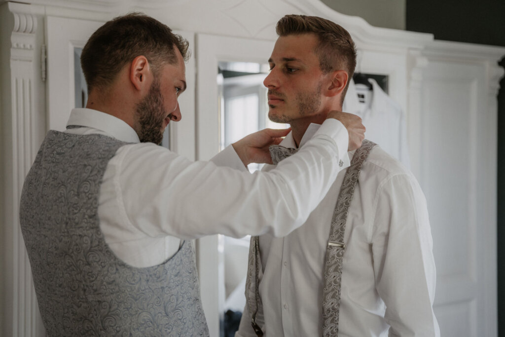 Landgut Stüttem -Getting Ready Bräutigam - Alvina Pfeifer Weddings