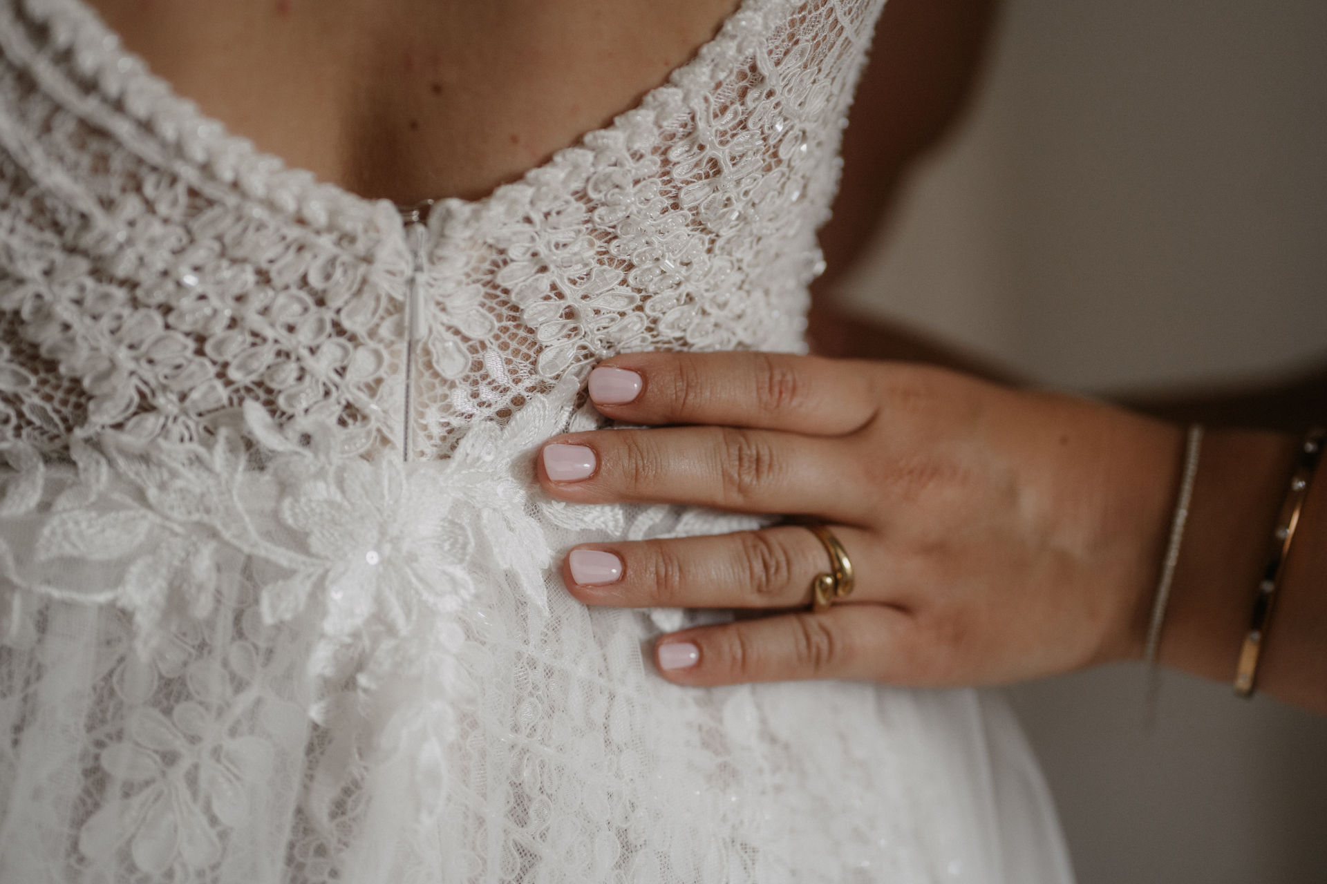 Bride Details Landgut Stüttem Getting Ready Braut - Alvina Pfeifer Weddings